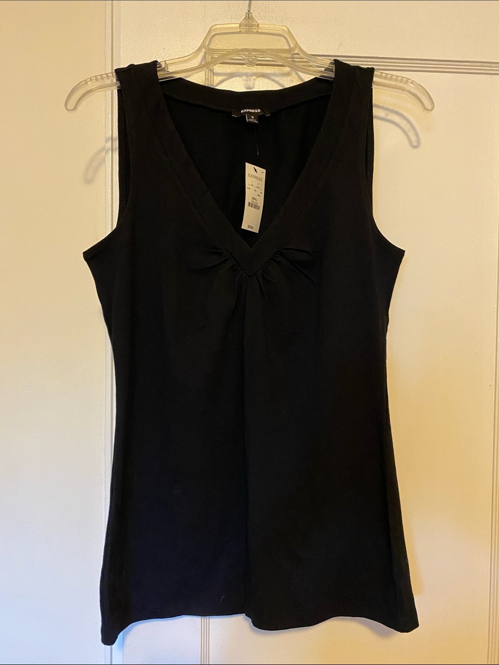 🎀 5/$20 🎀 NWT Express sleeveless v-neck top size small